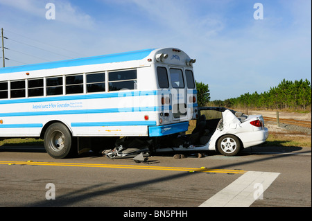 Accident d'automobile mortel résultant en un décès de distraction à l'aide de téléphone cellulaire à l'envoi de sms Banque D'Images