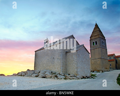 Lubenice. Village croate sur la côte Adriatique rocheuses,île de Cres. Banque D'Images