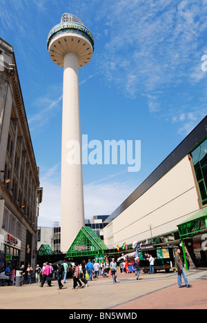 Beacon St Johns, accueil de Radio City ( Liverpool ) s'élevant au-dessus de Saint John's Market et le Holiday Inn dans le centre-ville de Liverpool. Banque D'Images