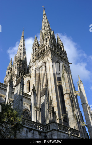 Vue de la cathédrale St Corentin, Quimper, Bretagne, France. Banque D'Images