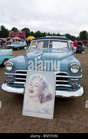 L'avant d'une voiture 1950 Chrysler Windsor coupé à un American car show le 4 juillet 'Independence Day' dans le parc Tatton, Cheshire. Banque D'Images