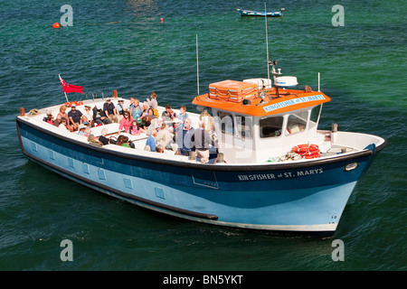 Bateaux dans Hugh Town harbour, St Mary, Îles Scily, UK. Banque D'Images