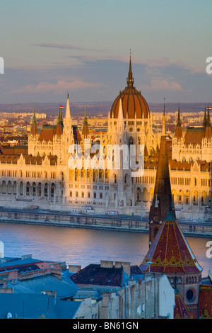 Des vue sur le Parlement hongrois, vus de Halaszbastya, Budapest, Hongrie Banque D'Images