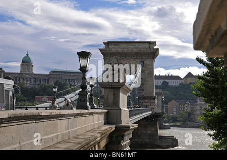 Pont des chaînes entre Buda et Pest, Budapest, Hongrie, Europe Banque D'Images
