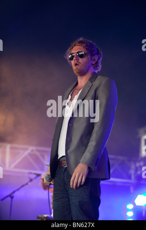 Detroit Social club jouant le stade Queens Head@ Glastonbury Festival 2010 Banque D'Images