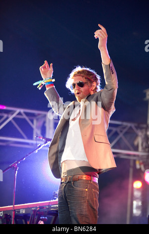 Detroit Social club jouant le stade Queens Head@ Glastonbury Festival 2010 Banque D'Images