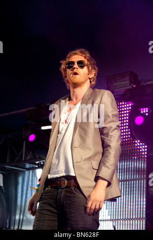 Detroit Social club jouant le stade Queens Head@ Glastonbury Festival 2010 Banque D'Images