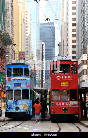 Scène de rue, station de tramway, l'île de Hong Kong, Chine Banque D'Images