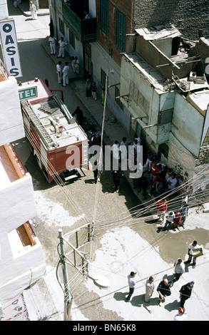 Incendie et en face de la foule de Nubian Oasis Hostel à Louxor. Banque D'Images
