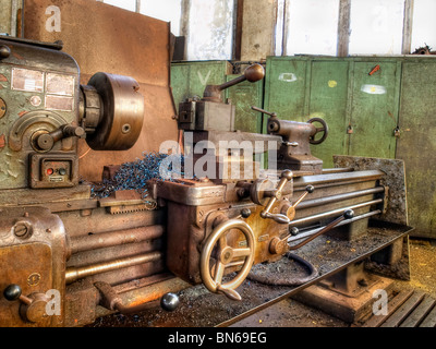 L'ancienne machine dans une usine à partir de la moitié du 20e c. Banque D'Images