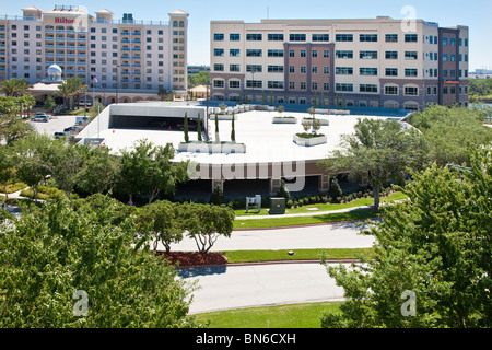 Tampa, FL - Avril 2009 - Les éléments préfabriqués en béton précontraint et parking garage parking à Tampa, en Floride. Banque D'Images