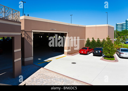 Tampa, FL - Avril 2009 - Les éléments préfabriqués en béton précontraint et parking garage parking à Saint-Pétersbourg, en Floride. Banque D'Images