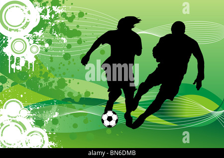 Deux joueurs de football d'essayer d'obtenir la balle. L'un d'eux est sur le point de frapper le football. Banque D'Images