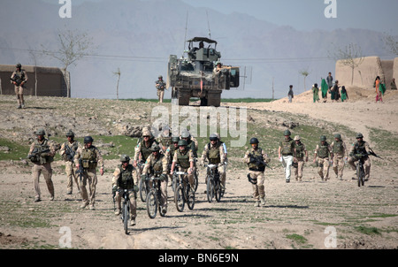 Afghani afghan afghanistan afghans camp de base camp adrian coalition néerlandais holland prince héritier des forces de la FIAS à Kandahar d'inspection Banque D'Images