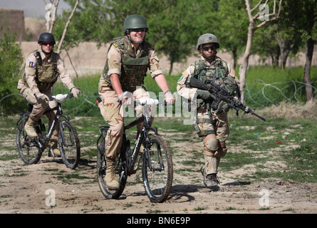 Afghani afghan afghanistan afghans camp de base camp adrian coalition néerlandais holland prince héritier des forces de la FIAS à Kandahar d'inspection Banque D'Images