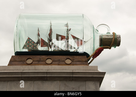 Bateau dans une bouteille à Trafalgar Square Banque D'Images