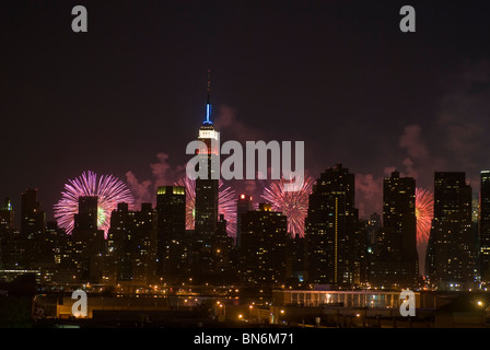 34e conférence annuelle de Macy's d'artifice du 4 juillet à New York, le dimanche, 4 juillet 2010. Banque D'Images