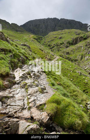 Jusqu'à la fin de Grands grains Gill vers, Lake District, Cumbria. Banque D'Images