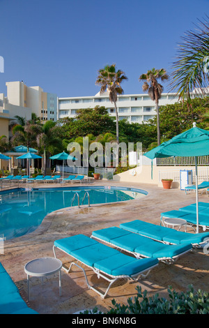 La piscine de l'hôtel Caribe Hilton Resort de San Juan, Porto Rico, Antilles. Banque D'Images