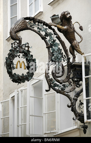 McDonald's signe, Getreidegasse, Salzbourg, Autriche Banque D'Images
