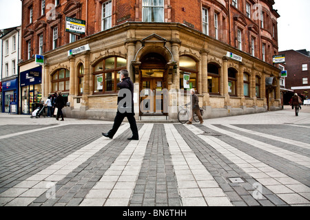 L'extérieur de la banque Lloyds à Redhill, Surrey Banque D'Images