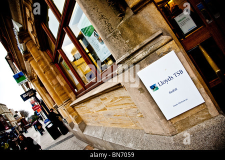 L'extérieur de la banque Lloyds à Redhill, Surrey Banque D'Images