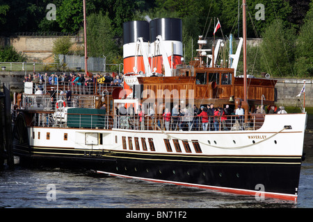 Le bateau à vapeur Waverley au départ de Glasgow sur la rivière Clyde, en Écosse, Royaume-Uni Banque D'Images