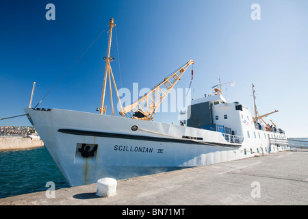 Le Scillonian, le traversier qui va tous les jours de Penzance aux Îles Scilly, et fournit un lien vital avec le continent. Banque D'Images