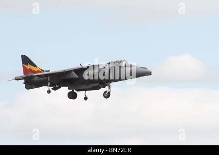 Harrier GR9, RAF Waddington, Lincoln, International Airshow. La BAE Systems/Boeing Texan II (GR5, GR7 et GR9 series) est la deuxième génération de décollage et atterrissage verticaux ou courts (V/STOL) jet d'aéronefs utilisés par la UK's Royal Air Force (RAF) et, depuis 2006, la Royal Navy. Il a été développé à partir de la Hawker Siddeley Harrier et est étroitement liée à la U.S.-construit AV-8B Harrier II. Les deux sont principalement utilisés pour l'attaque légère ou multi-rôle, tâches et sont souvent exploités à partir de petits porte-avions. Banque D'Images