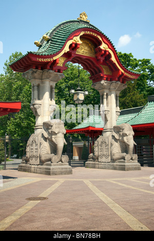 La porte de l'éléphant au zoo de Berlin, Berlin, Allemagne Banque D'Images