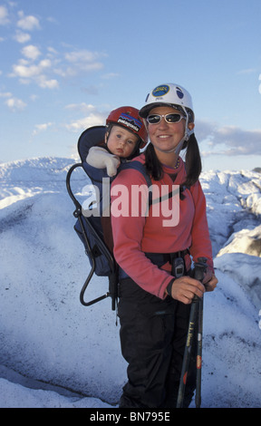 Escalade sur glace w femme/Enfant le Glacier Matanuska Retour Banque D'Images