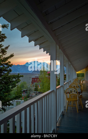 Vue du Mt. Blackburn à partir du pont de Glacier Kennicott Lodge au coucher du soleil dans le parc national Wrangell St Elias et préserver, de l'Alaska Banque D'Images