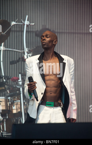 Faithless effectuant au festival de Glastonbury 2010 Banque D'Images