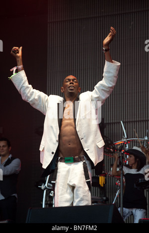 Faithless effectuant au festival de Glastonbury 2010 Banque D'Images