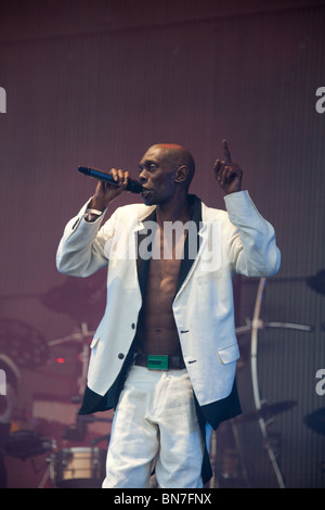 Faithless effectuant au festival de Glastonbury 2010 Banque D'Images