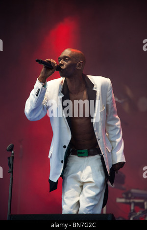 Faithless effectuant au festival de Glastonbury 2010 Banque D'Images