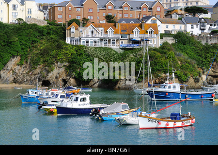 Bateaux dans le port de Newquay, Cornwall, uk Banque D'Images