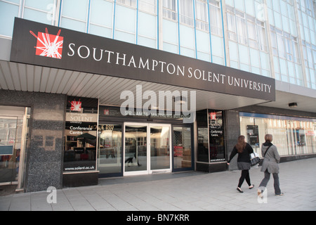 L'Université de Southampton Solent - Sir James Matthews Building Banque D'Images