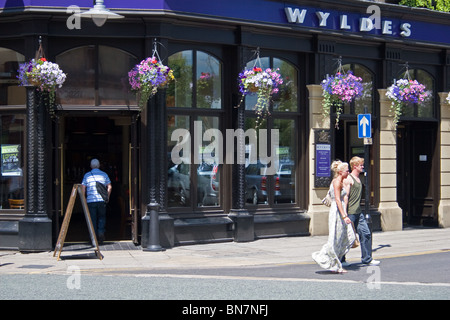 Bar , coin de Bolton St / Place du marché, Bury, Greater Manchester, UK Banque D'Images