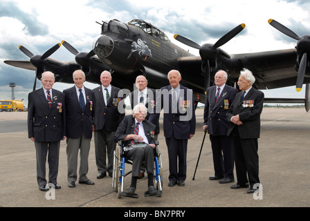 Les anciens combattants se sont réunis au Lancaster RAF Coningsby, Lincs Banque D'Images