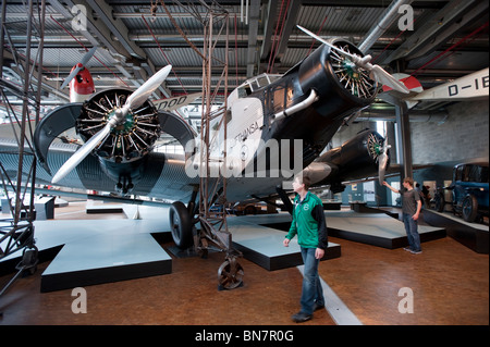 Avion historique sur l'affichage à l'Deutsches Technikmuseum ou Musée de la technologie allemande à Berlin Allemagne Banque D'Images