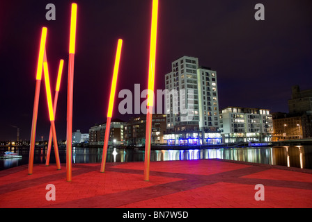 Soirée d'été du Grand Canal de Dublin dans la zone des docks. Banque D'Images