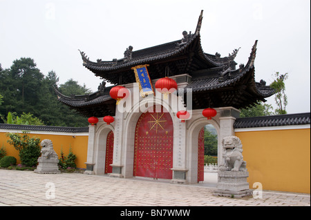 Porte de la montagne Xuedou, Temple bouddhiste, Xikou, province de Zheijang, Chine 2010 Banque D'Images