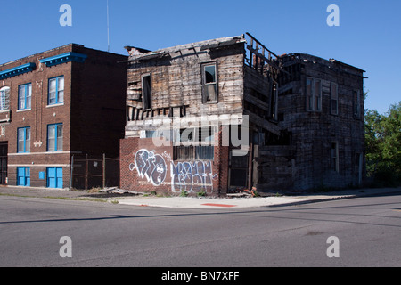 Des graffitis sur des bâtiments vacants côté est de Detroit Michigan USA Banque D'Images