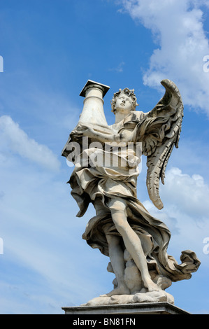 Une statue sur le Ponte Sant'Angelo à Rome, Italie Banque D'Images