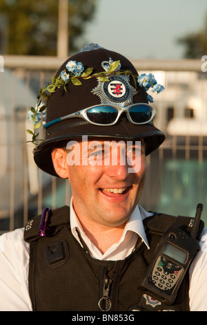 Policier au festival de Glastonbury 2010 digne, ferme, Somerset, Angleterre, Royaume-Uni. Banque D'Images