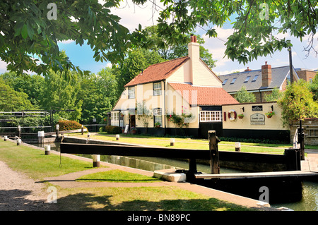 Serrure sur la Thames River Wey Weybridge,Navigation Banque D'Images