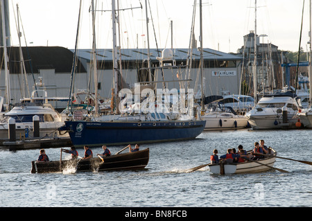 Scouts marins de la formation sur la rivière Orwell, Ipswich, Suffolk, UK. Banque D'Images