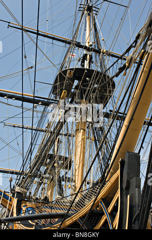 Le navire de la Royal Navy HMS Victory, navire amiral Lord Nelson, amarré au chantier naval historique de Portsmouth Angleterre Royaume-Uni UK Banque D'Images