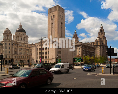 Liverpool Pier Head avec Trois Grâces de Royal Liver Building, Cunard Building et Port of Liverpool Building de droite à gauche Banque D'Images